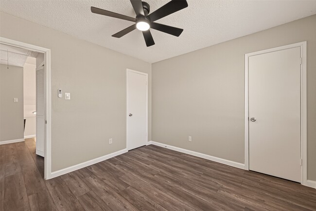 Building Photo - 7622 Poitiers Dr