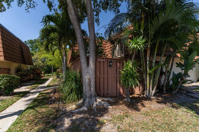 Building Photo - 2 Bedroom 2 Bath Condo! Fort Myers