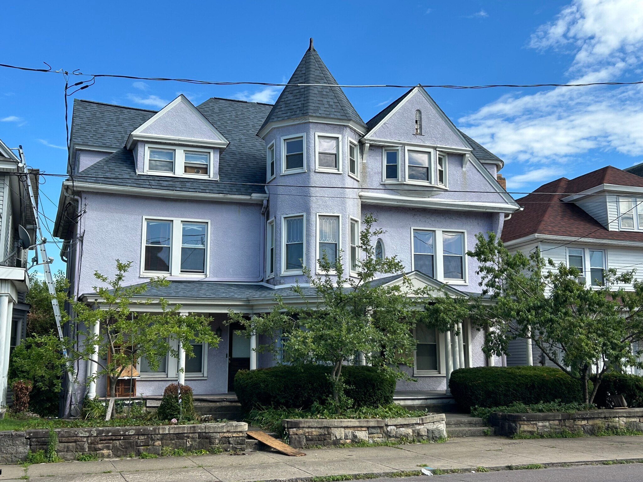 Main Pic - 225 S Main Ave
