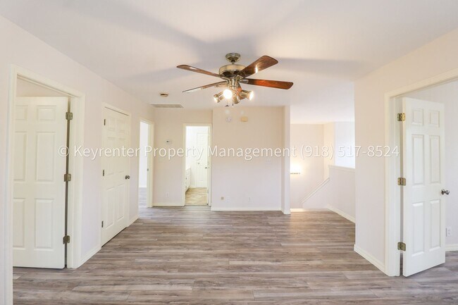 Building Photo - 4 Bed | 2 Bath in Broken Arrow!