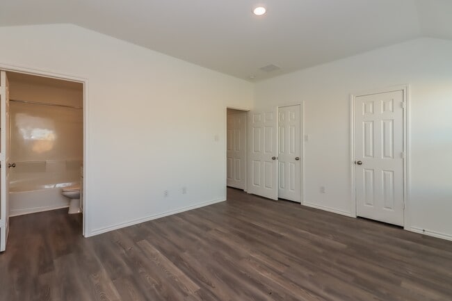Building Photo - 11150 N Lake Mist Ln