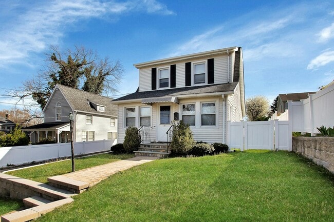Building Photo - 31 Riggs Pl