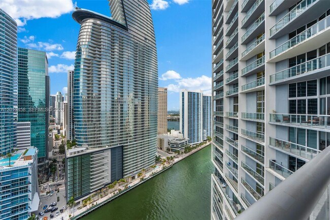 Building Photo - 475 Brickell Ave