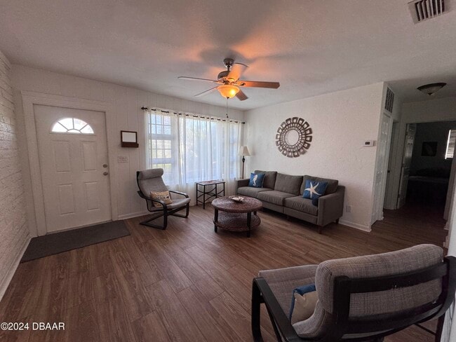 Building Photo - 24 Dolphin Ave