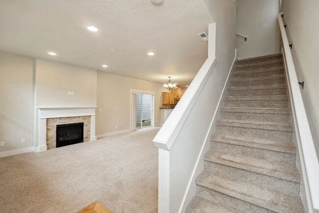 Building Photo - Bright, clean 3-bdrm/2.5-bath home in Beth...