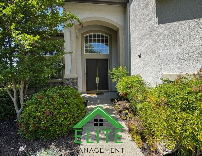Building Photo - Scenic View Balcony and Beautiful 4-Bedroo...