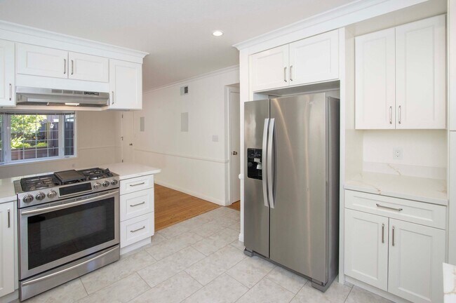 Building Photo - 263 Knight Dr