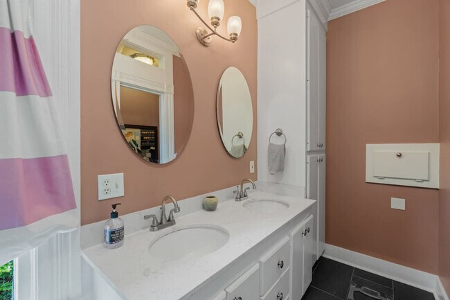 Building Photo - 509 Dabbs St