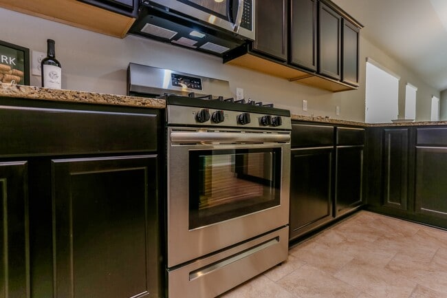 Building Photo - 9922 Southern Bayberry Dr