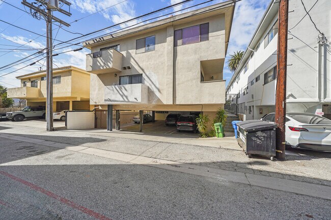 Building Photo - 11952 Darlington Ave