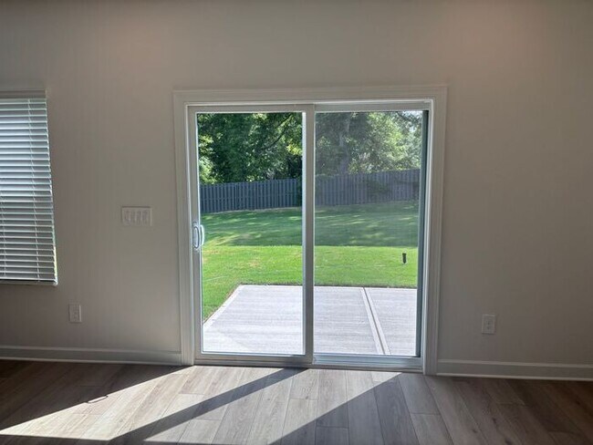 Building Photo - Brand New Build! 4 Bedrooms