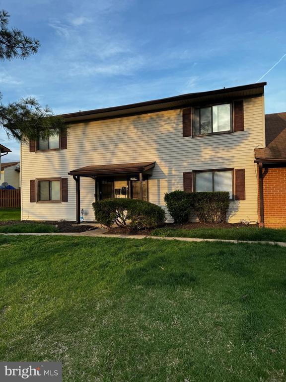 Building Photo - 8402 Jinetes Ct