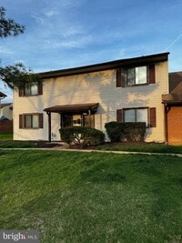 Building Photo - 8402 Jinetes Ct