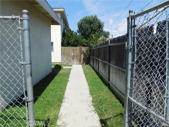 Building Photo - 327 S Kroeger St
