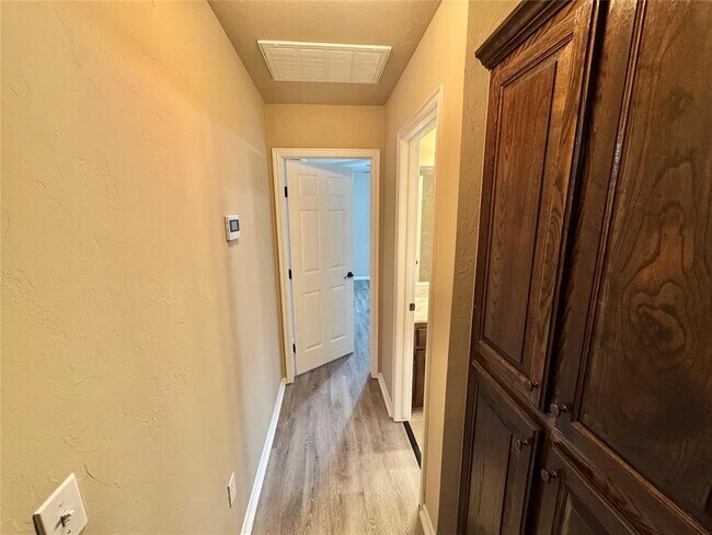 Building Photo - 8121 Hillers Rd