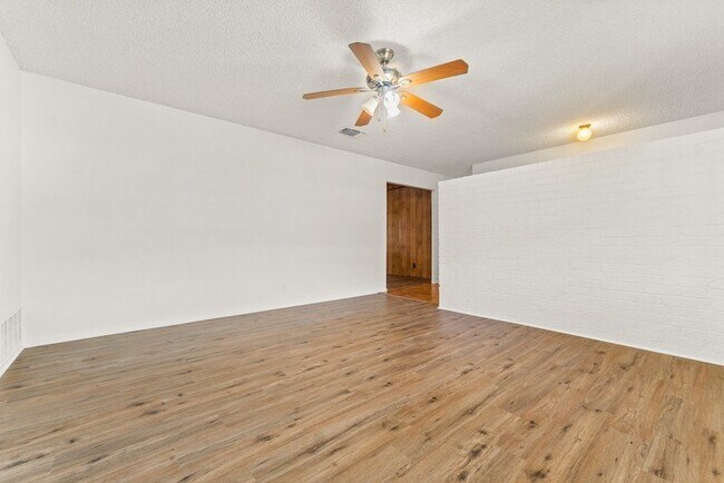 Building Photo - 1376 Poppy Ln