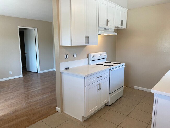 Building Photo - Bright and airy updated second floor 1 bedroom, 1 bathroom apartment