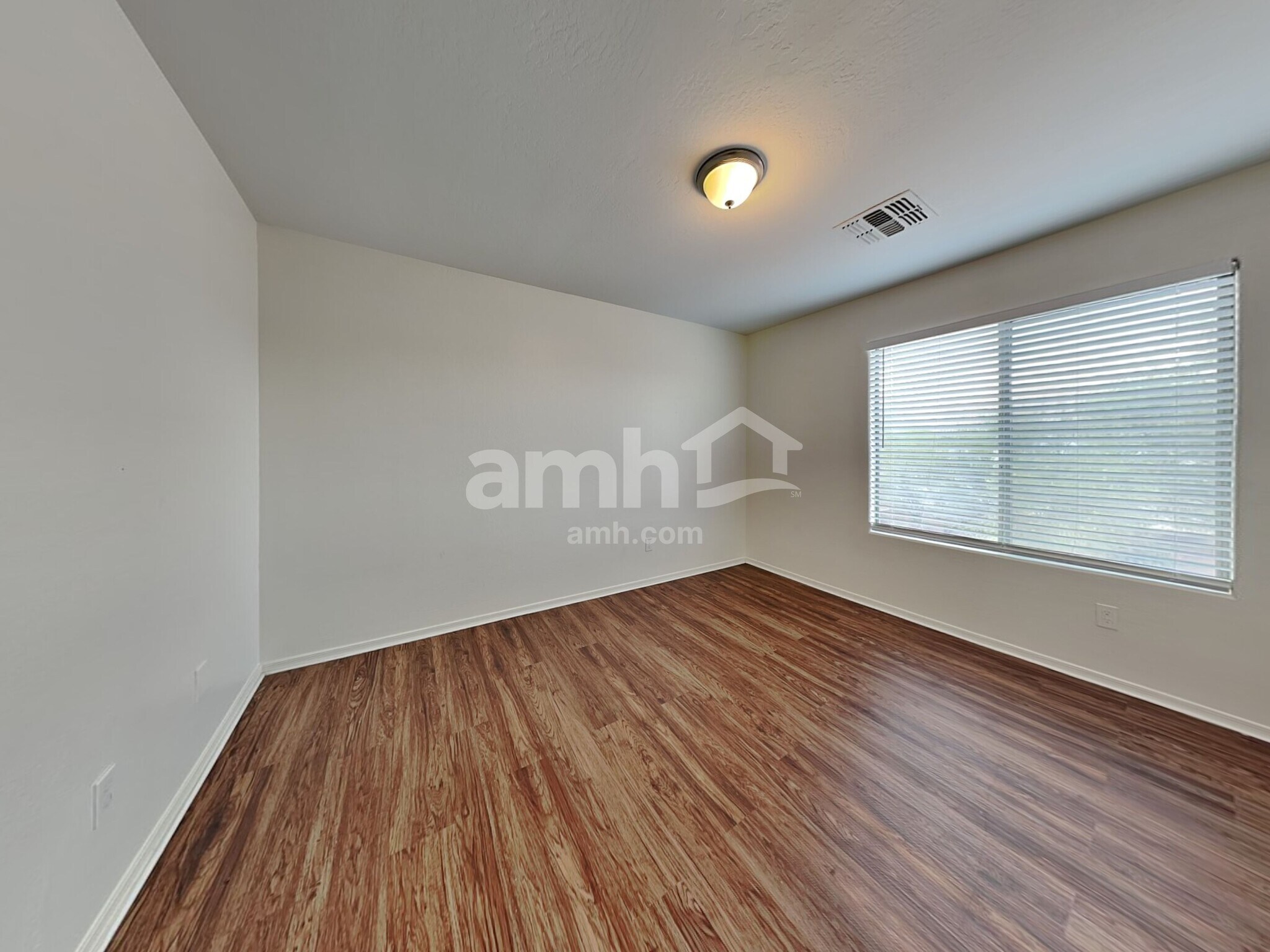 Building Photo - 7825 S 73rd Ln