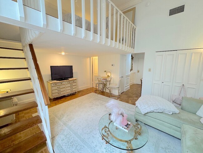 Building Photo - 321 Abercorn St