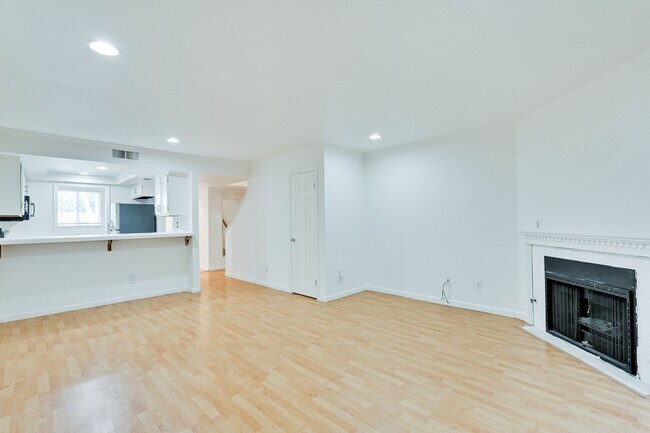 Building Photo - Hidden Silicon Valley Oasis! 2BR/2.5BA Townhome with TWO Private Patios, 2 Dedicated Parking Spac...