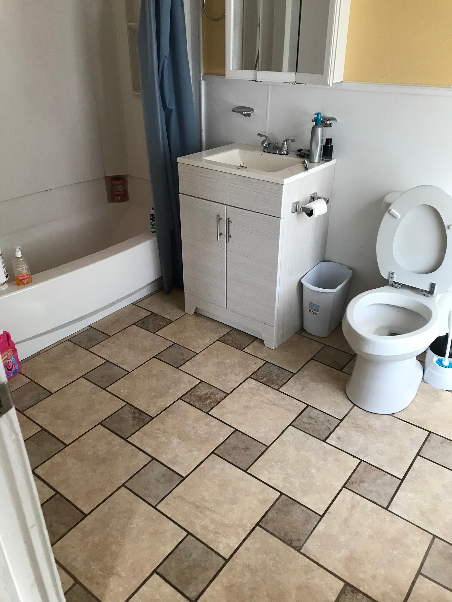 Building Photo - 425 -431 Main Street