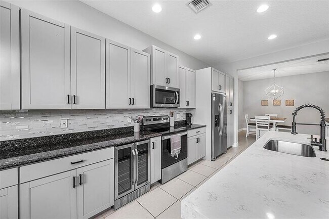 Building Photo - 15406 Goldfinch Cir