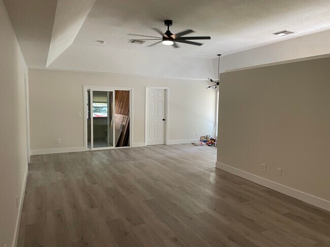 Building Photo - 104 Half Moon Cir