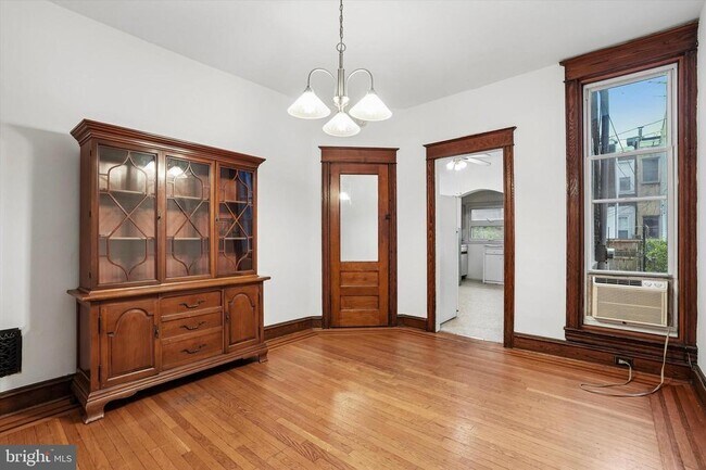 Building Photo - 868 N 27th St