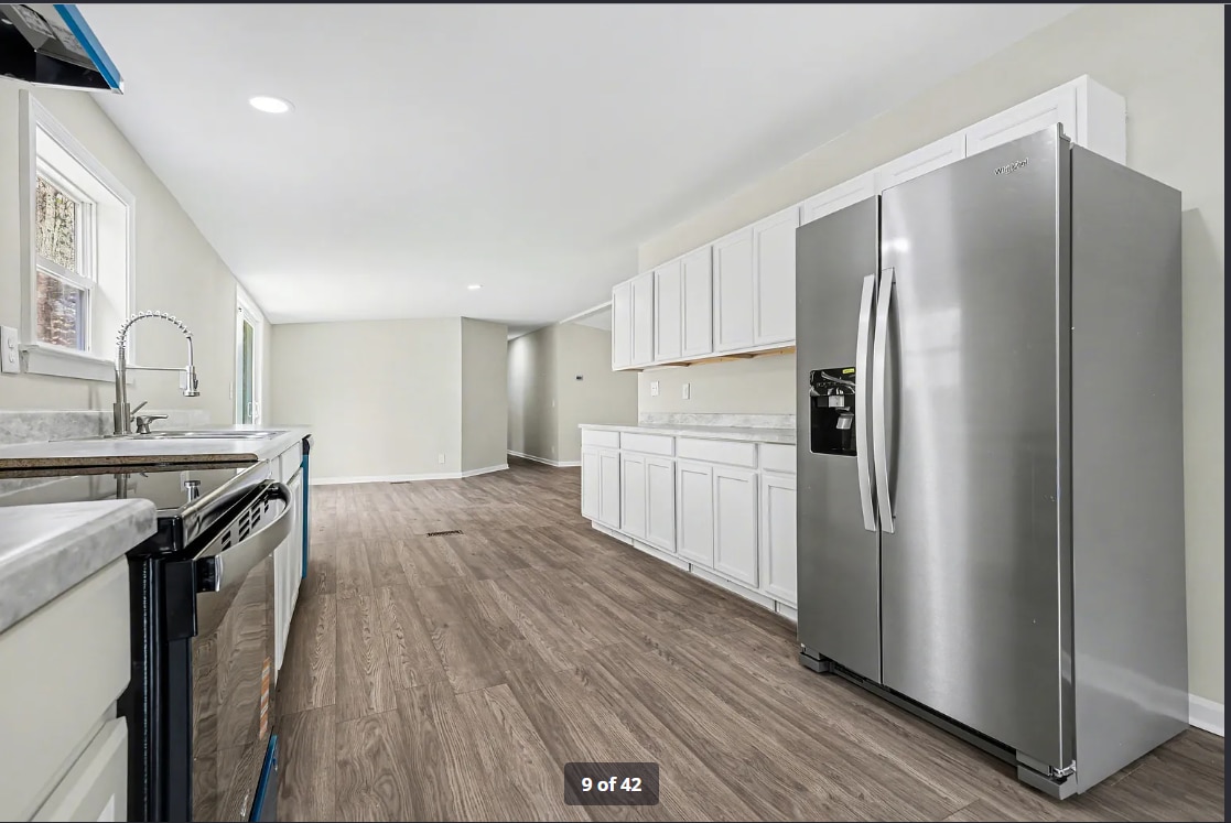 Building Photo - 5050 Park Creek Dr