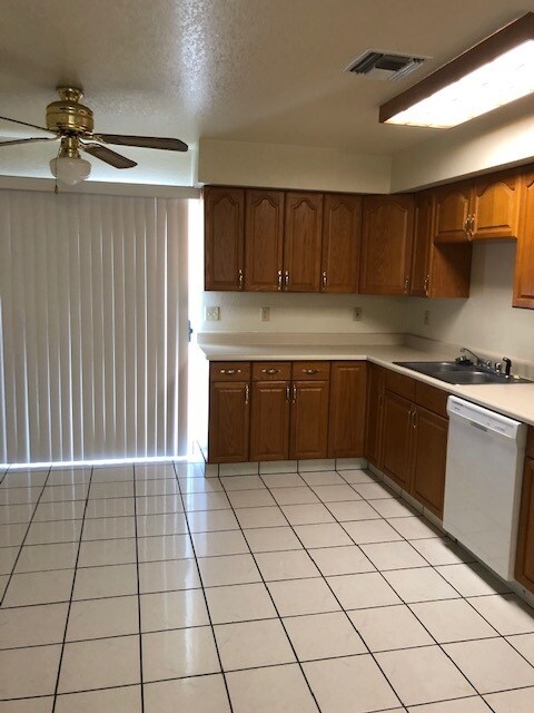 Building Photo - 712 Mesa Ave