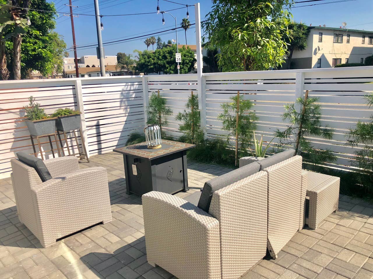 Shared Courtyard - 4459 Centinela S Ave