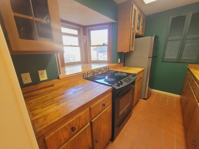 Building Photo - 1832 Fernando Ln