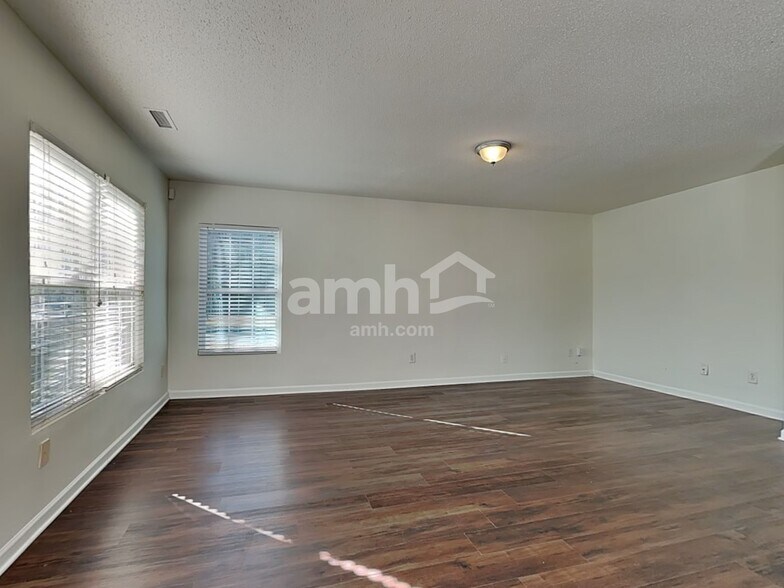 Building Photo - 137 Bellfare Dr