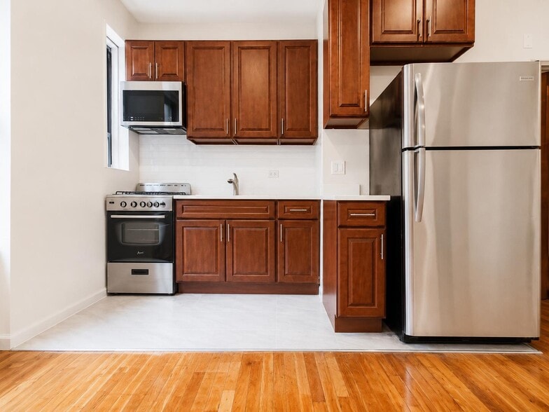 Building Photo - 240 W 104th St