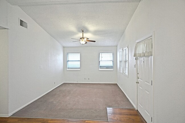 Building Photo - 633 S Academy Ave