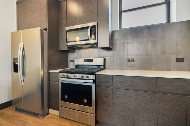 Building Photo - 6 E Downer Pl