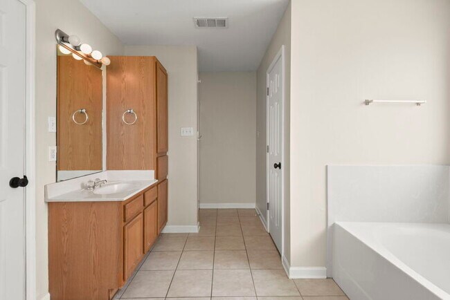 Building Photo - 11327 Shady Bend Dr