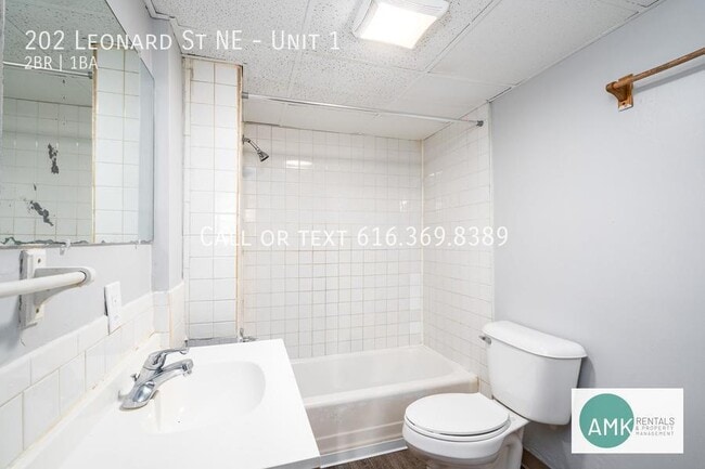 Building Photo - 202 Leonard St NE