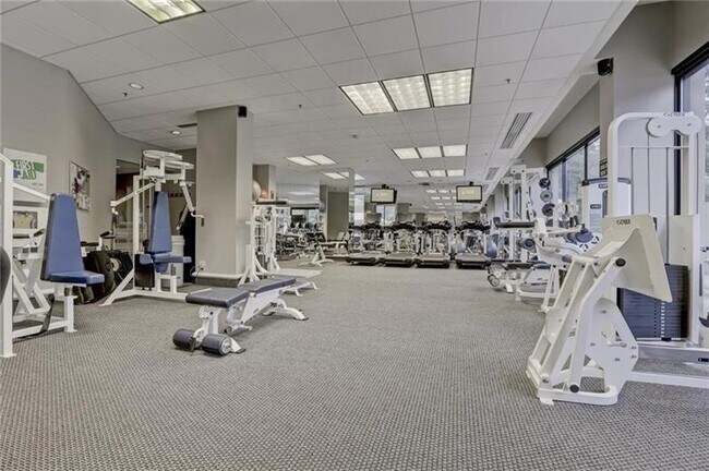 Building Photo - 2660 Peachtree Rd NW