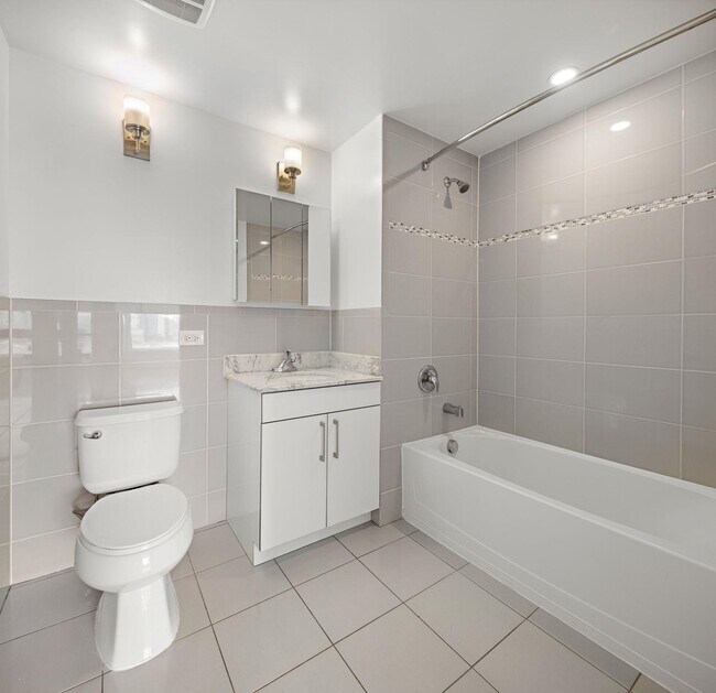 Building Photo - 1700 Park Ave