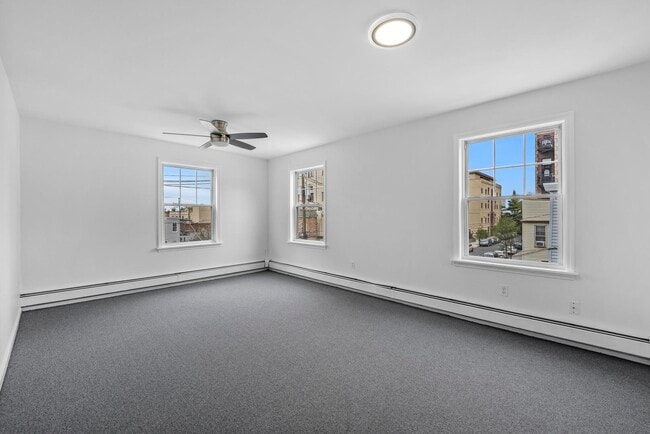 Building Photo - 282 St Pauls Ave