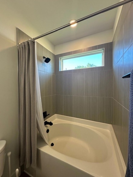 Building Photo - 4819 Whitewood Rd