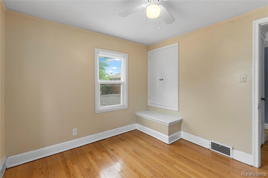 Building Photo - 3455 Santa Maria St