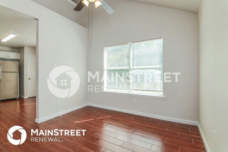 Building Photo - 4602 Lee Hutson Ln