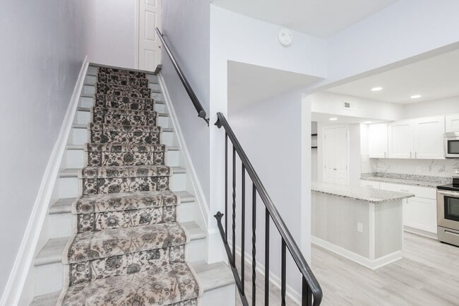 Building Photo - 5751 W Hastings Arch