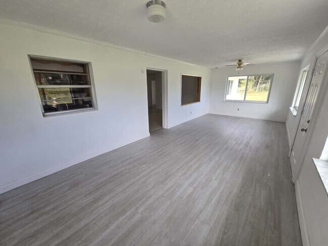 Building Photo - Beautiful Fort Pierce Home – Great Locatio...