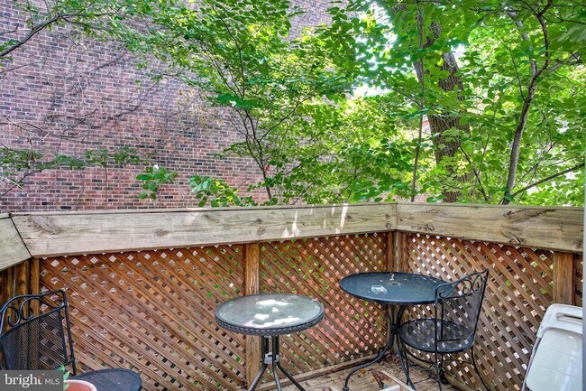 Building Photo - 1211 33rd St NW