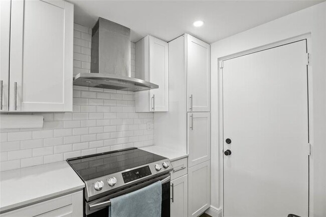 Building Photo - 2310 S Cypress Bend Dr