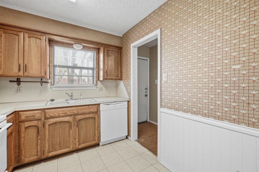 Building Photo - 246 Washington Blvd