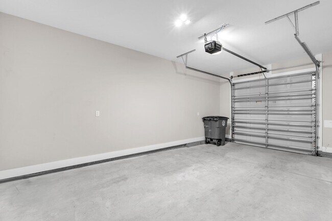 Building Photo - 2 2nd St